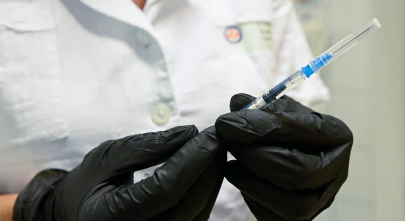 Elérhető lesz az omikron variáns elleni vakcina az Egyesült Államokban