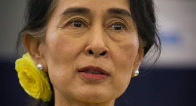 Borrell elítélte az Aung Szan Szú Kjí ellen kiszabott újabb börtönbüntetést