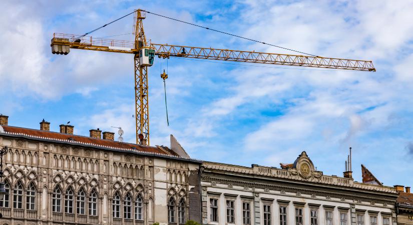 A magas bázissal magyarázható az építőipar termelésének júniusi csökkenése