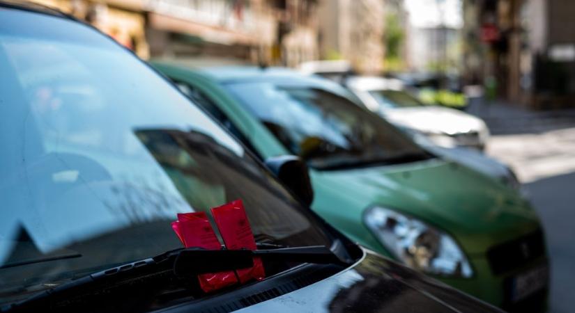 Ferencvárosi polgármester: Drága jó emberek, ne verjétek a parkolóőröket!