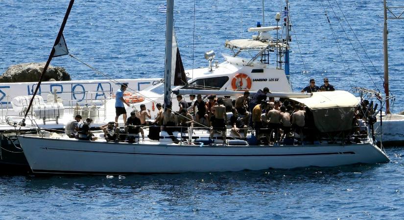 Vissza a múltba – vitorlás hajókkal érkeznek a migránsok