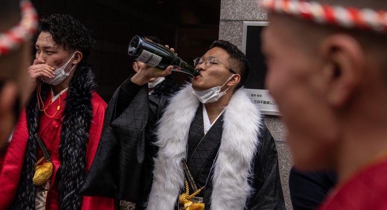 Igyatok több alkoholt, kéri a japán kormány a fiataloktól