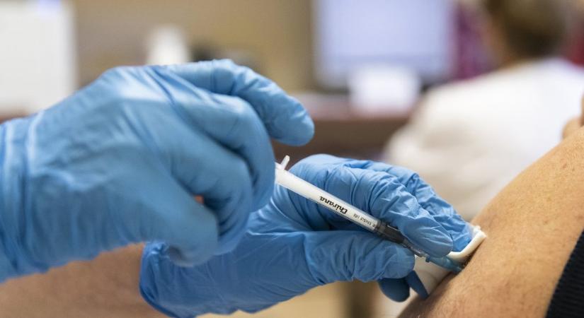 Ujhelyi István: a kormány 22 milliárd forintért ajándékozott el covid-vakcinát