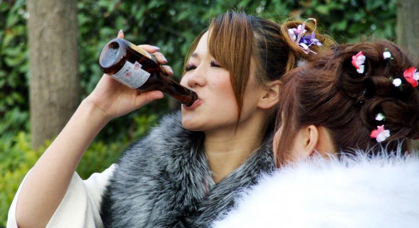Japán arra ösztönzi a fiataljait, hogy igyanak több alkoholt a gazdaság fellendítése érdekében