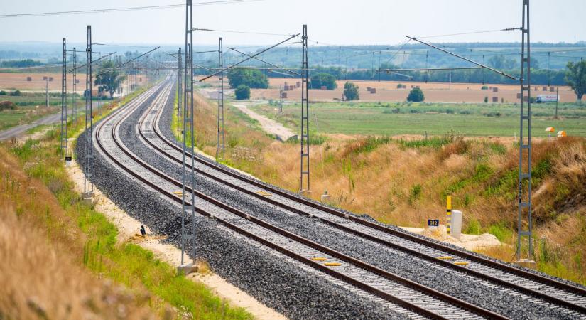 Történelmi vasútépítés: 22 év után épült új nyomvonalú vasútvonal Magyarországon