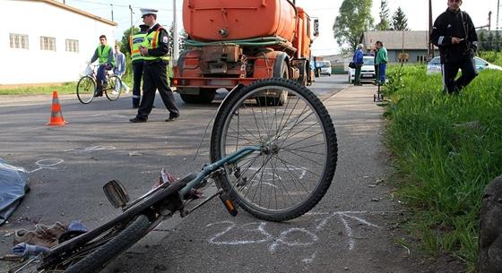 Rendszámtáblát és sebességkorlátozás vezetne be a kerékpárosoknak a brit közlekedési miniszter