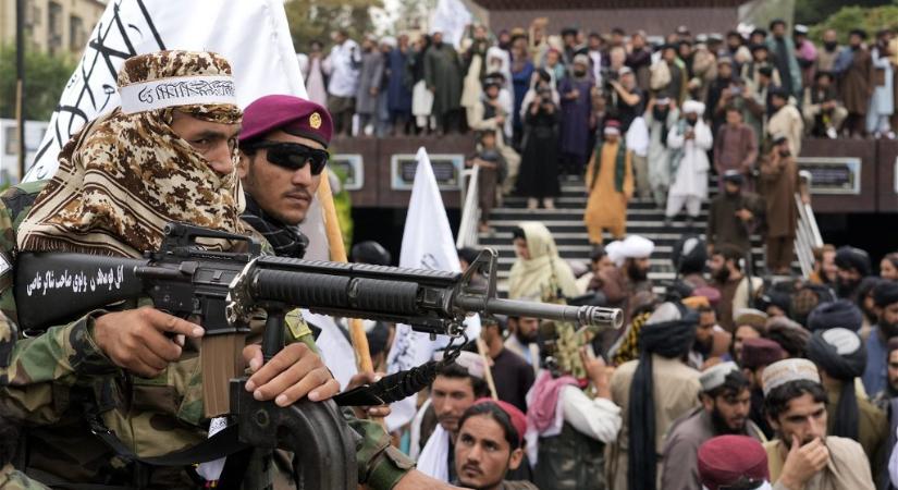 21-en haltak meg egy afganisztáni mecsetet megrázó robbanásban