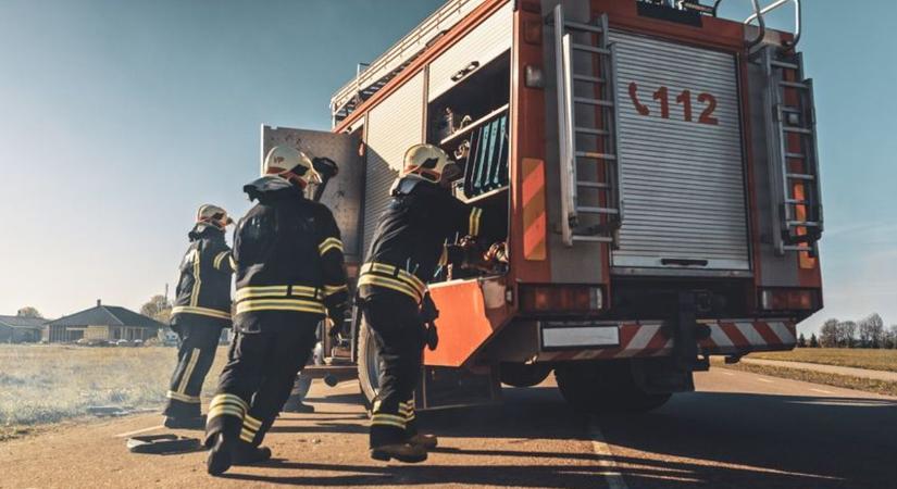 A kecskeméti hivatásos tűzoltókat is riasztották a táborfalvai lángokhoz