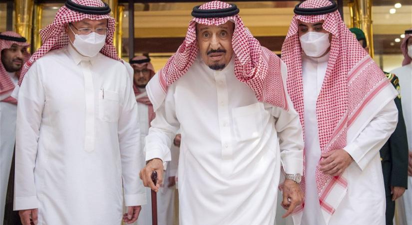 Szaúd-Arábia kormányát kritizálta tweetjeiben, 34 év börtönre ítélték a nőt