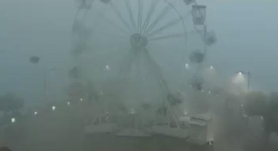 Videón, ahogy a Toszkánában tomboló vihar megpörgetett egy óriáskereket és a kabinok leszakadtak róla