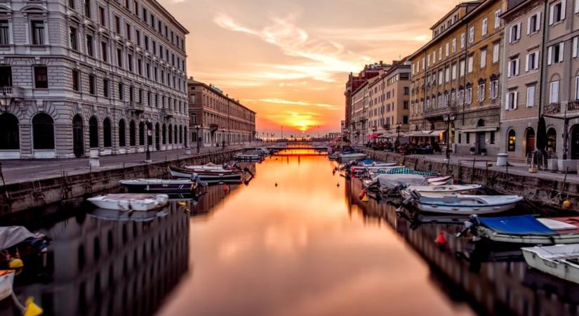 Turisták szörföztek a velencei Canal Grandén, kemény büntetést kaptak érte