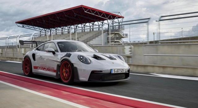 Retteghet a Ferrari és a McLaren: itt az új Porsche 911 GT3 RS