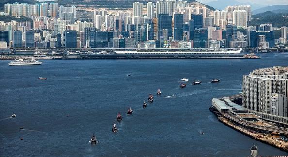 Hongkongban rekordszintű a lakosság számának csökkenése és tömeges kivándorlás tapasztalható
