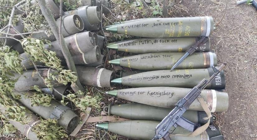 Rakétákra írt szövegekkel üzenhetnek az adakozók az orosz katonáknak
