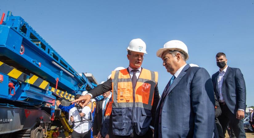Mészáros Lőrinc cégének is jut állami támogatás a kínai akkugyár előkészítésénél