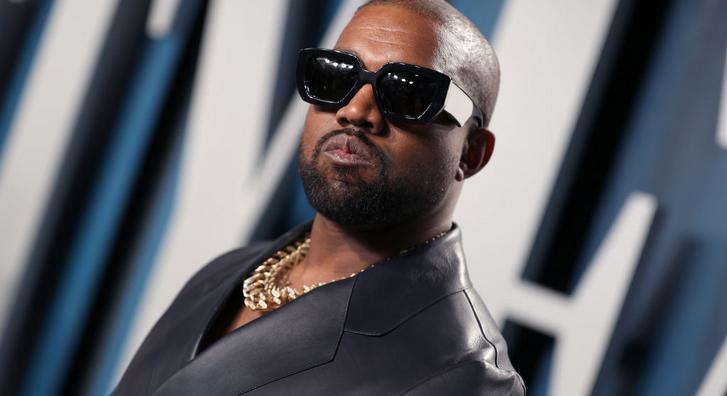 A boltokba került Kanye West új ruhakollekciója, de szemeteszsákokból kell kitúrni