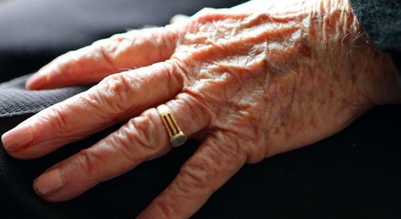 Öt kilogramm heroint találtak egy 81 éves nőnél