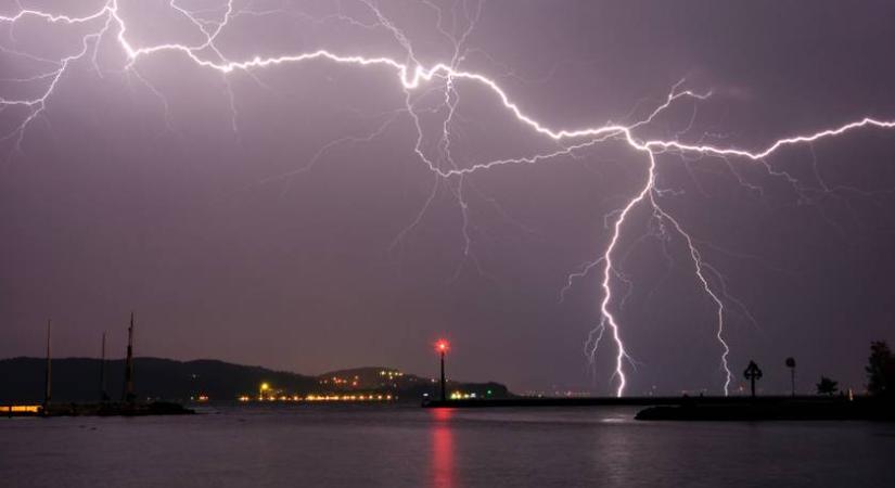 Brutális idő lesz este a Balatonnál: ekkor érkezhet a vihar