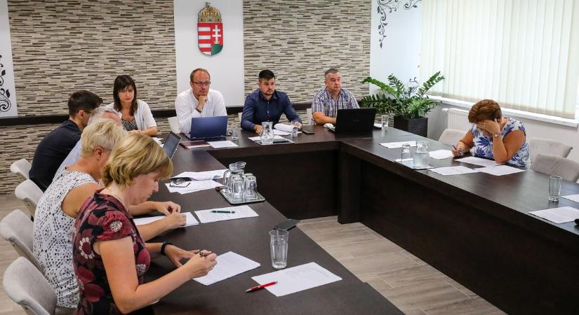 Rendkívüli ülést tartott a csepregi városi képviselőtestület csütörtökön, fontos döntések születtek