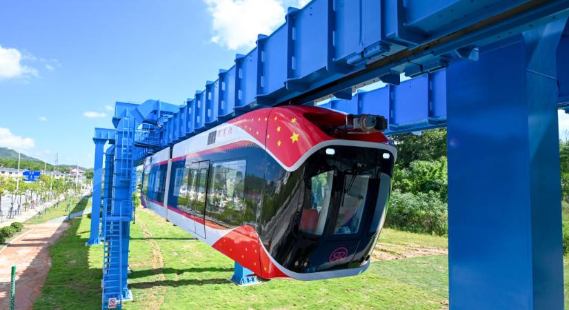 A kínai Vörös Vasút az első felfüggesztett maglev vonat