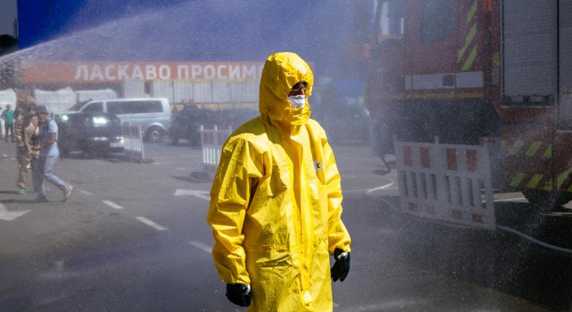 Putyin belement, hogy nemzetközi megfigyelőket küldjenek a zaporizzsjai atomerőműhöz