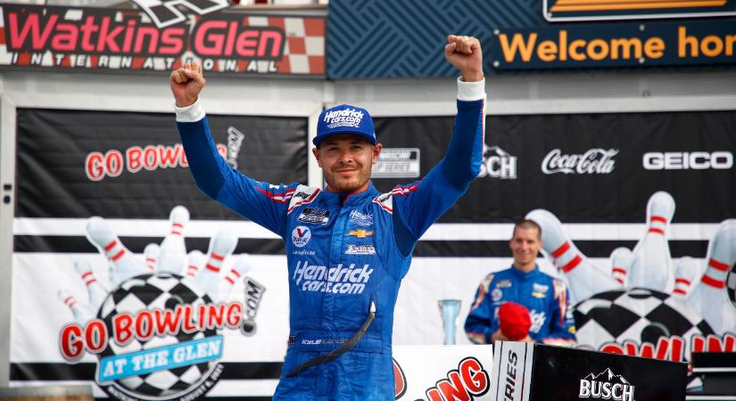 NASCAR: Larson tanulni szeretne Räikkönentől