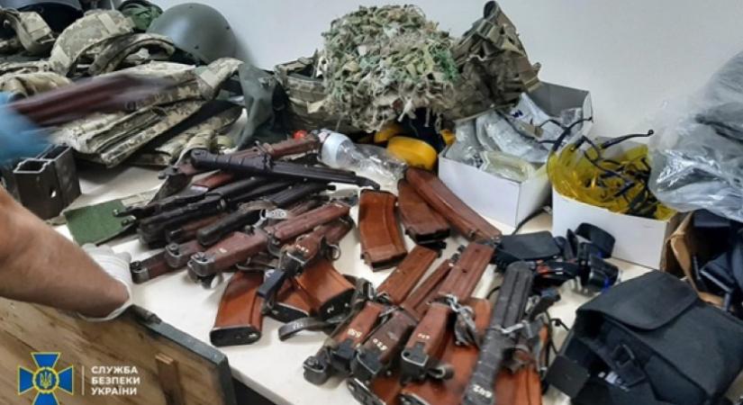 Komoly fegyverarzenált foglaltak le egy kijevi önkéntes alakulattól