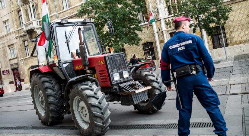 A rendőrség nem engedi be a traktorokat Budapest belvárosába
