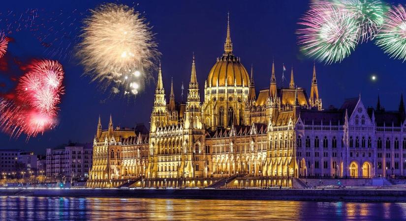 Magyarország első tűzijátéka egy középkori esküvőhöz köthető, ami majdnem Szentestére esett