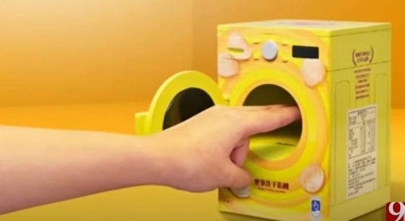 Egy apró mosógép, amely az ujjak tisztítására lett kitalálva – videó