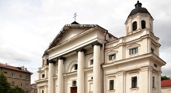 Százmilliók külföldi magyar papoknak és egy belorusz templomra