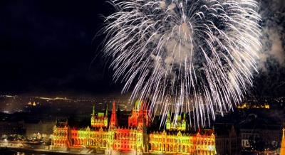 Itt a Tűzijáték jegy: 2000 forintért lehet Budapestre utazni vidékről a hétvégén