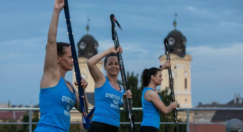 Belvárosi panoráma és színes fények: különleges edzést tartottak Debrecenben