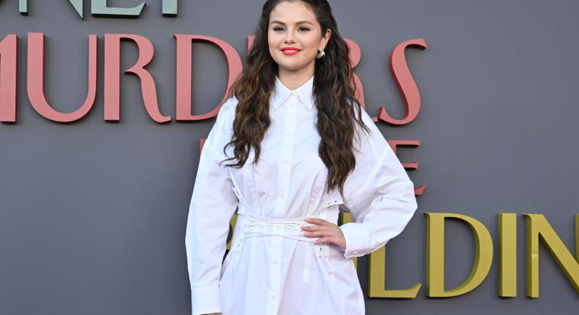 A bájos Disney-lányból divatikont faragott: ő felel Selena Gomez stílusáért