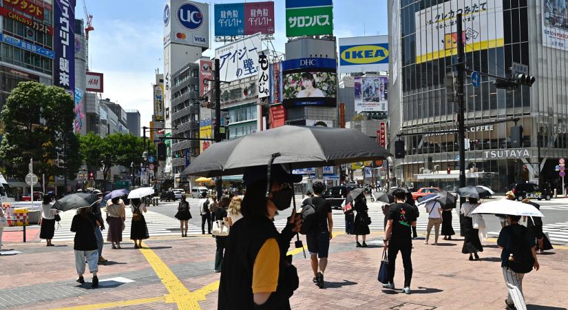 Japán legmelegebb városában már ingyen osztogatják a napernyőket