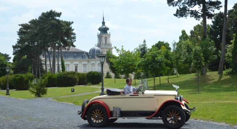 Veterán autó szépségverseny a Festetics-kastély parkjában szeptember 4-én