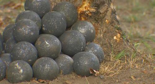 Háromszáz éves ágyúgolyót találtak a Dunában