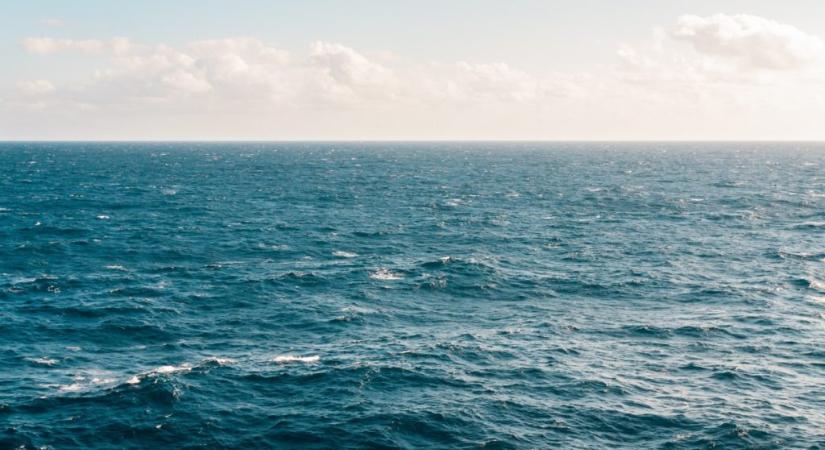 Nyolc órát hánykolódott a Földközi-tengeren egy eltévedt úszó