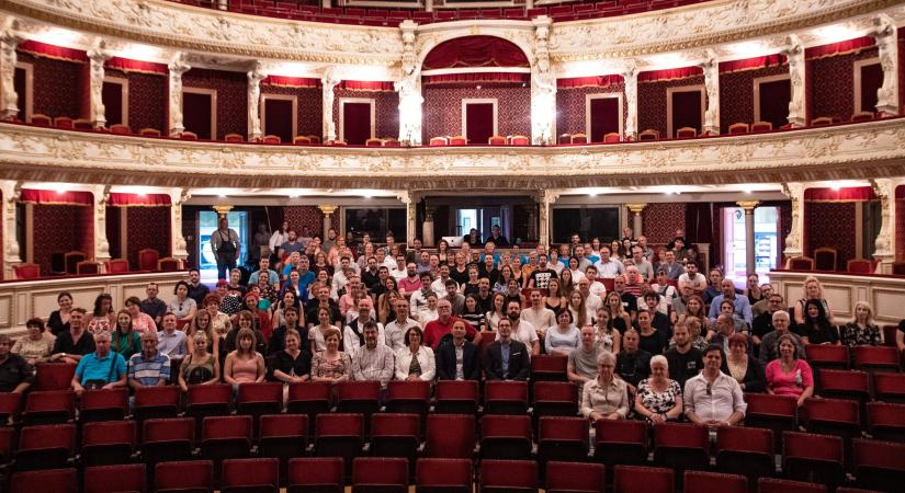 “Meg kell becsülnünk minden napot, amikor bejöhetünk dolgozni” – Indul az évad a Szegedi Nemzeti Színházban