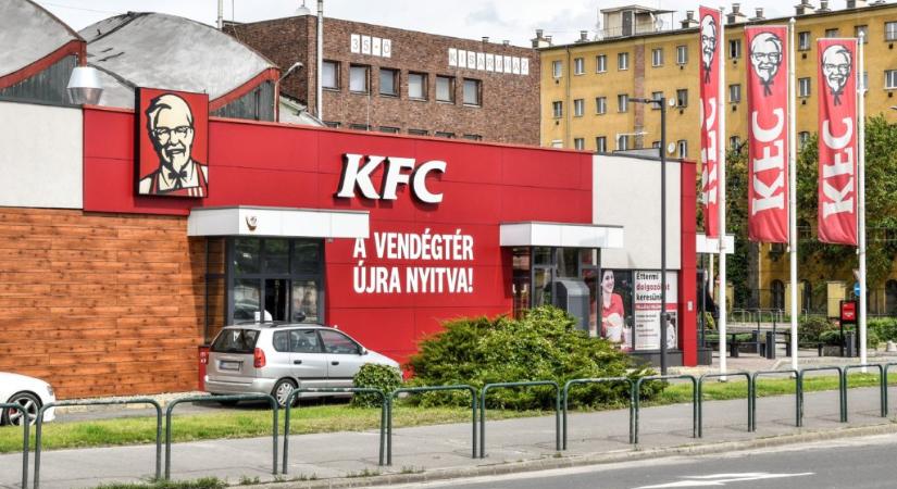 A KFC megindokolta, miért kerül többe, ha valaki elvitelre kér ételt egy gyorsétteremben