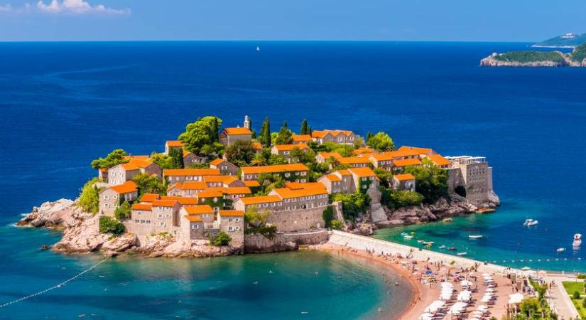 Egy apró montenegrói sziget a világsztárok kedvence: halászfaluból lett luxushotelsziget Sveti Stefan
