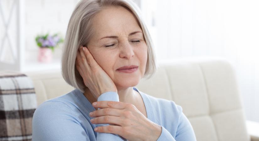 Pajzsmirigyrák tünetei: fülfájással és rekedtséggel is jelezhet a tumor