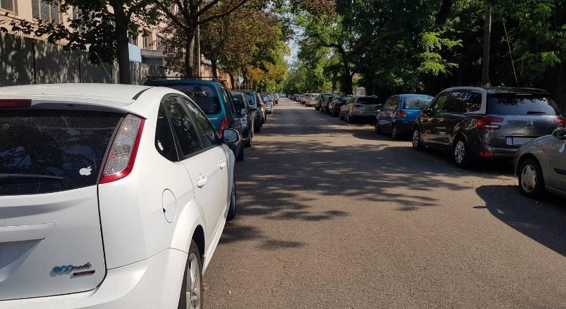 Ötnapos az új parkolási rendszer: mit gondolnak róla az autósok?