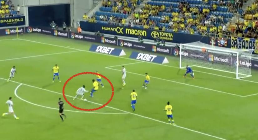 Ousmane Dembélé bohócot csinált a teljes védelemből, zseniális gólt lőtt – VIDEÓ
