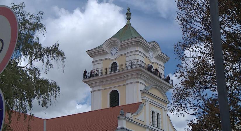 Irány a torony tetejére: tárlat nyílt az Evangélikus Kistemplom tornyában