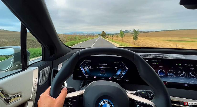 „Azt a rohadt életbe, hát ez nagyon durva!” – az agglomerációban tesztelték a BMW új elektromos luxus terepjáróját – Videó