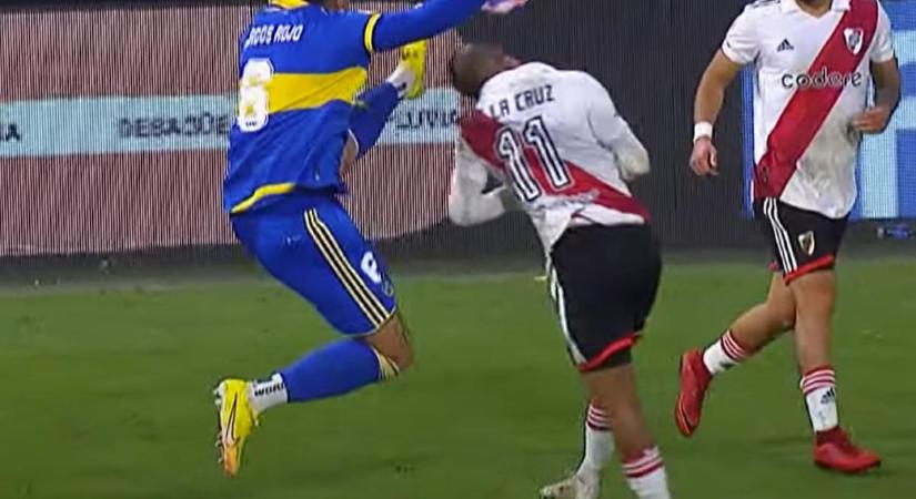 Videó: ezért állították ki a korábbi MU-játékost a Boca Juniors–River Plate csúcsderbin