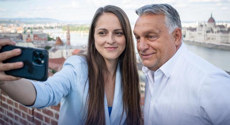 Orbán Viktor szelfivel gratulált a várfoglaláshoz