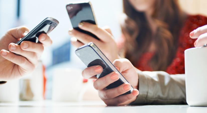 Ennyibe kerülnek új iPhone készülékek a Vodafone-nál: itt vannak a hivatalos listaárak
