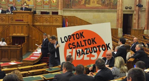 Az orbánista kutatóintézet mérése szerint is nagyot zuhant a Fidesz támogatottsága